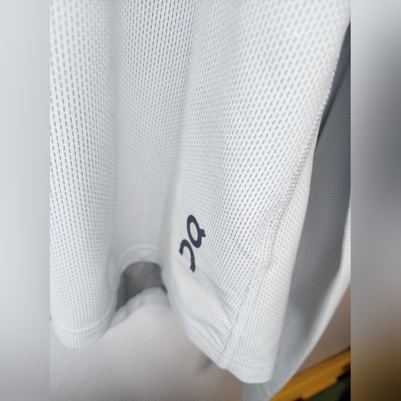 On running on cloud clima shirt size large - Picture 3 of 10